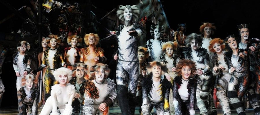 Снимка от мюзикъла “Котките”, игран от актьорската трупа в Уест Енд.