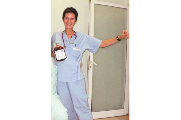 Амбицирана да успее като анестезиолог, Мария прави успешна кариера в кардиохирургията.