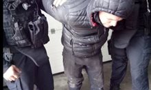 Вижте задържането на Илиян Бабичката за джипа на Плевнелиев, издирват двама
