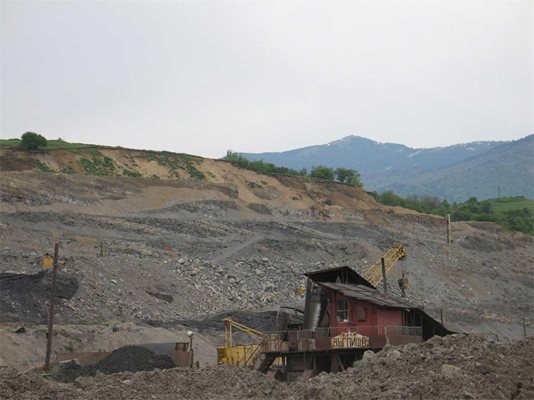 Рудникът в Перник, в който е станало нападението. 
СНИМКА: АВТОРЪТ
