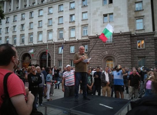 Един от организаторите на протеста и част от т.нар. Отровно трио - Арман Бабикян СНИМКА: Румяна Тонева