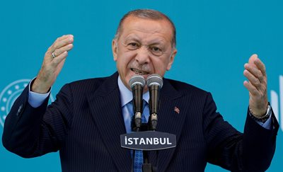 Турският президент отдавна налага на Централната банка понижение на лихвените проценти.

