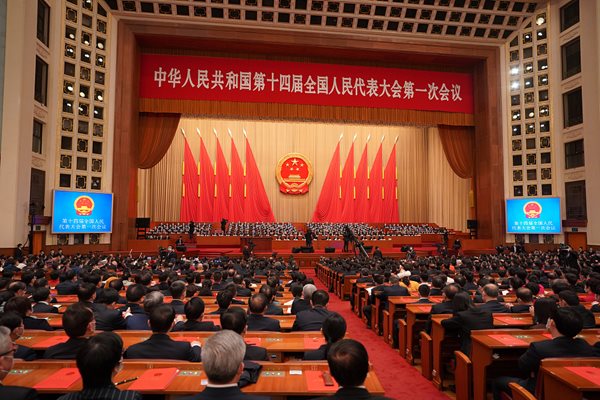 Делегати от различните демократични партии и безпартийни представители одобриха целите за бъдещо развитие на Китай