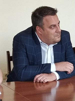 Кметът на "Южен" Костадин Язов също е член на комисията.