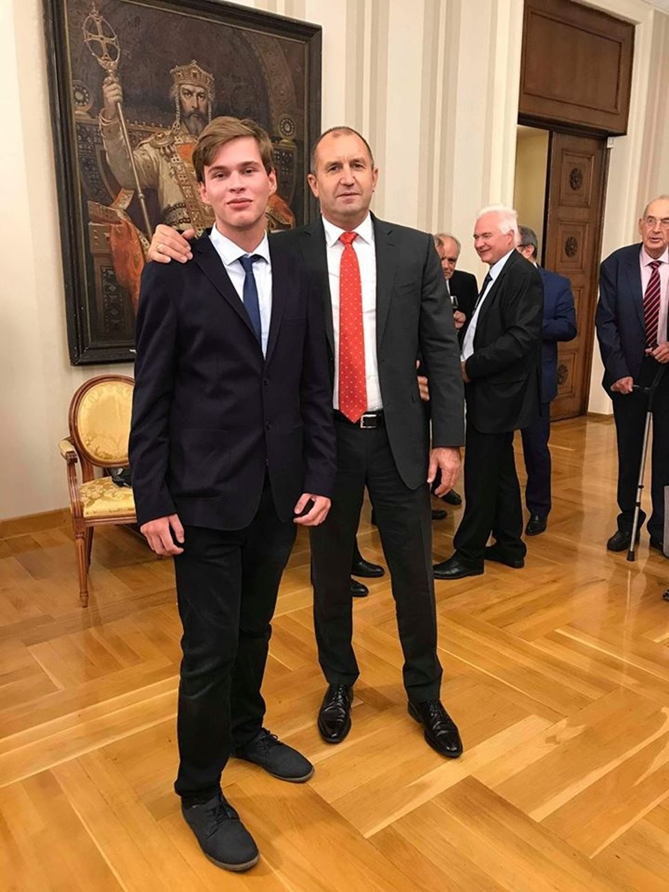 Антоан и президентът Румен Радев на връчването на наградите “Джон Атанасов”.