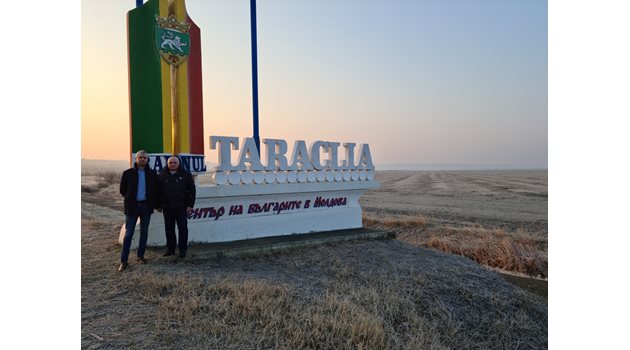 Костадинов публикува снимка във фейсбук с Иван Паслар, председател на районния съвет на район Тараклия.