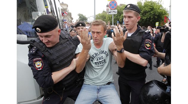 Полиция задържа Алексей Навални през 2019 г. СНИМКА: РОЙТЕРС