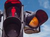 Пиян шофьор се блъсна в светофар в Силистра