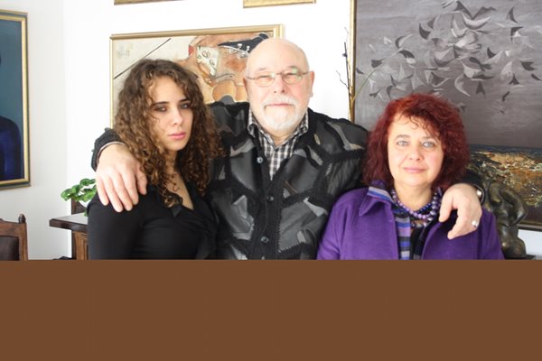 Зорница с родителите си Мирела Иванова и Владимир Зарев