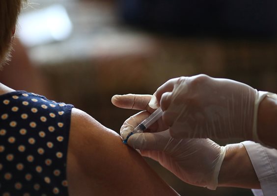 Ваксинирането срещу коронавируса в Източна Европа закъснява.
СНИМКА: РОЙТЕРС