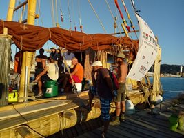 Уникална експедиция с тръстиков кораб тръгна от Варна