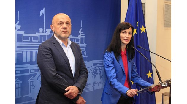 Мария Габриел и Томислав Дончев дадоха специална пресконференция в парламента