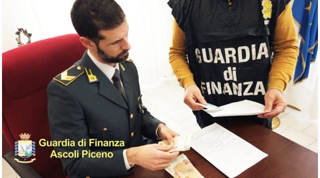 СНИМКИ: Финансова гвардия на Асколи Пичено

