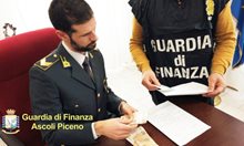 Българка прати хиляди евро на измамник в Италия, представящ се за канадски военен