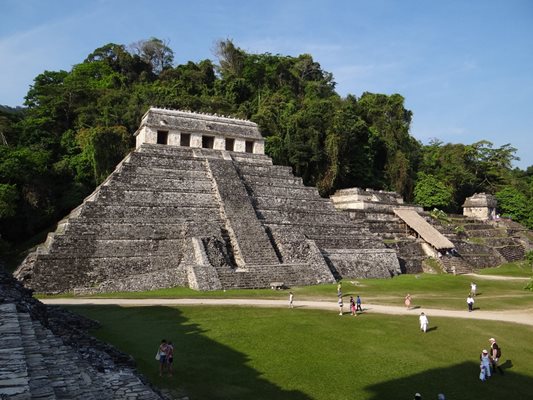 Пирамидите на маите в Мексико