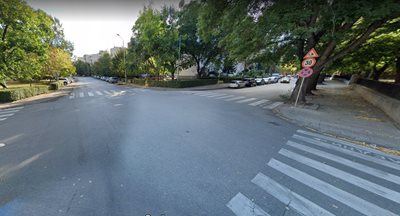 Затварят кръстовището на "Богомил" и "Лев Толстой" заради изграждането на топлопровод. Снимка: Google Street View