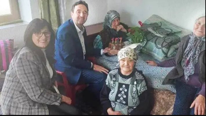 Баба Есме отбеляза празника си и с гости от общината