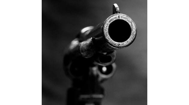 На Бъдни вечер около 21.35 часа е открит труп на 27-годишен младеж в къща в с.Чавдарци, самоубил се с огнестрелно оръжие  СНИМКА: pixabay