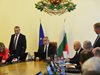 Борисов спря отпуските на министри