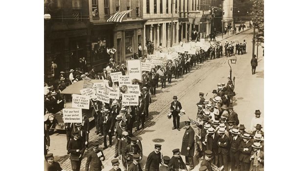 Парадът през 1918 г., когато испанският грип заразява хиляди.