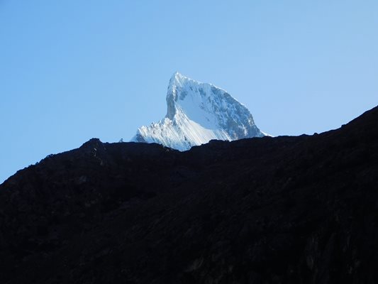 Връх Алпамайо, един от трите най-красиви върха в света според класация на алпинистите