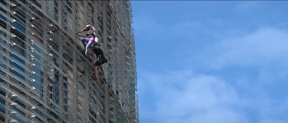 Френският Спайдърмен изкачи 144-метров небостъргач със сина си (Видео)