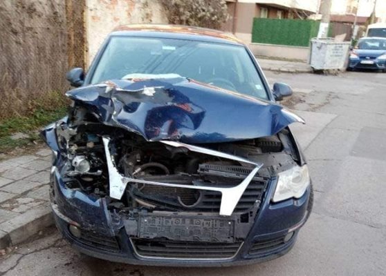 Една от ударените коли СНИМКА: Фейсбук/Nadejda Doicheva