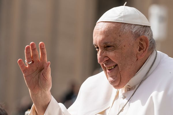 Папа Франциск пристигна в Марсилия заради миграцията