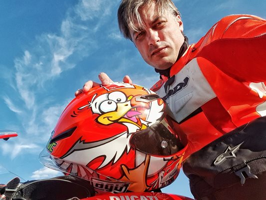 Владо Карамазов от години е запален моторист.