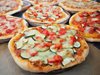 Пицария препоръчва пиците да се претоплят в тиган 
