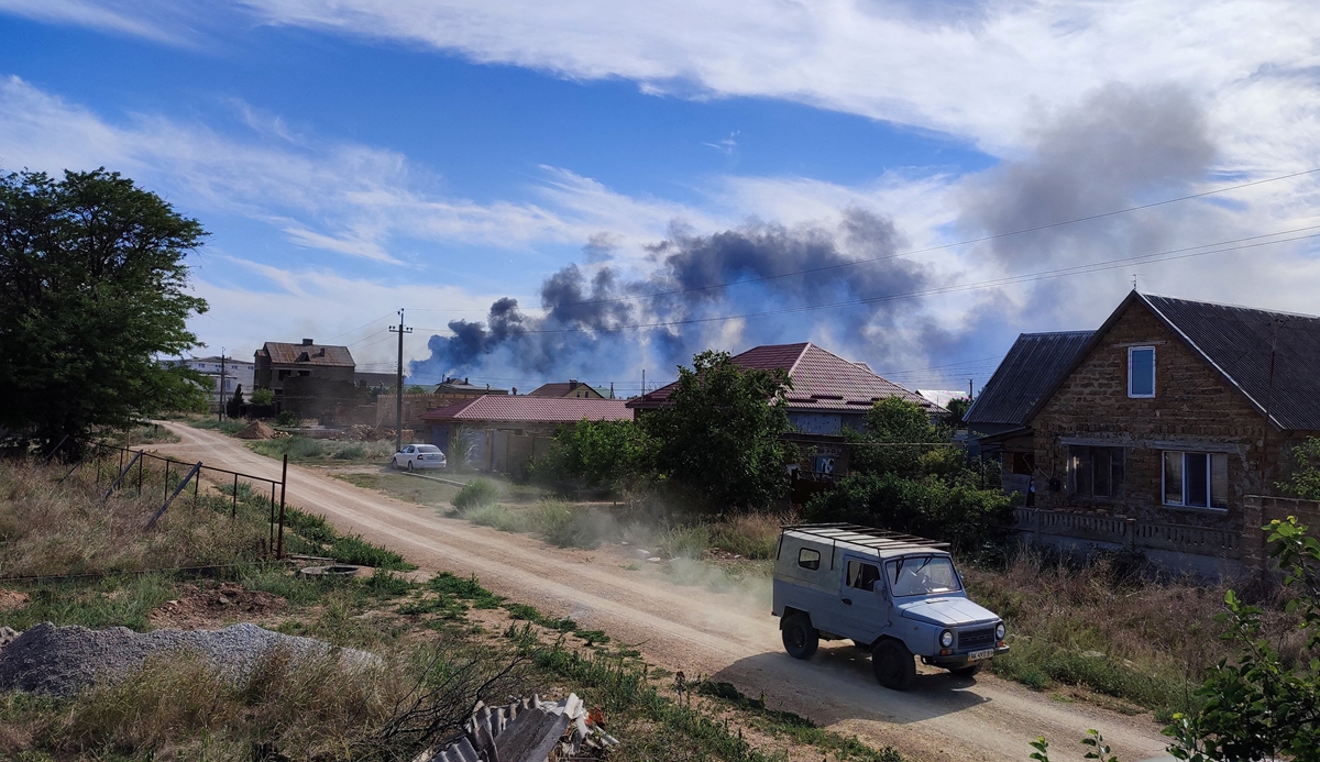 Още има риск от нови експлозии и пожари след взривовете в Крим