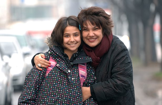 Мартина Вачкова с дъщеря си Рада, която можеше да бъде трето поколение актриса.