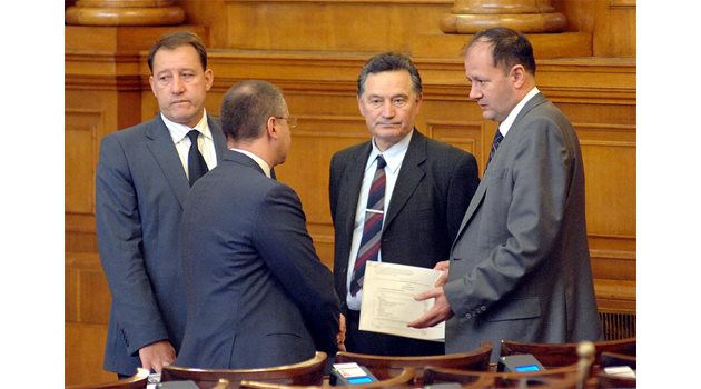 РЕШЕНИЕ: Депутатът Александър Радославов, чиято партия издига Марин Йосифов за трети манадат, е категоричен, че няма доказателства той да е покривал далавери на Цар Киро.