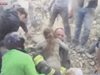 Извадиха от развалините момиче 17 часа след земетресението в Италия (Видео)