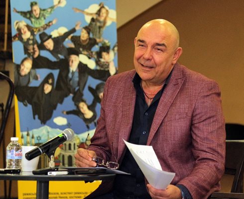 Шефът на Сатирата не вярва ситуацията в България да се промени