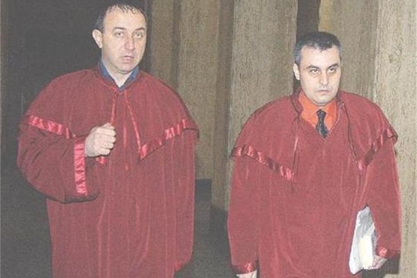 Николай Кокинов (вдясно) и Роман Василев поддържаха обвинението срещу Маргините 4 години.