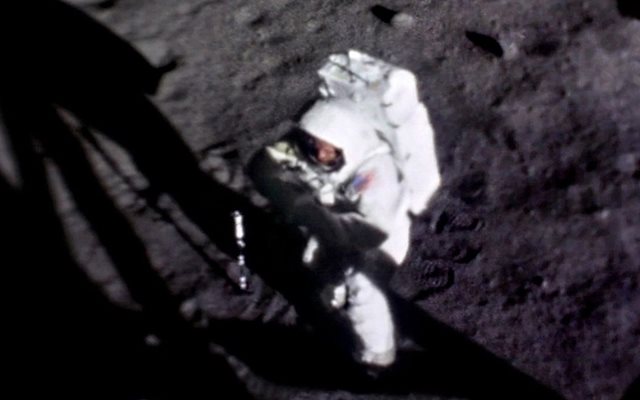 Нийл Армстронг на Луната СНИМКА: НАСА