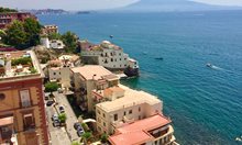 Вижте Позилипо в Неапол, откъдето се откриват най-красивите панорами към Везувий