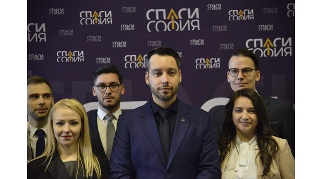 Борис Бонев и част от екипа му на учредителното събрание на партия "Спаси София"