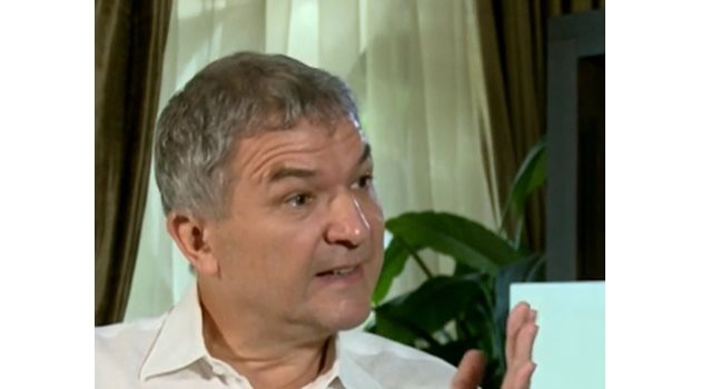 Пламен Бобоков призна, че е писал есемесите до секретаря на президента. Ходатайствал и негов приятел да стане прокурор