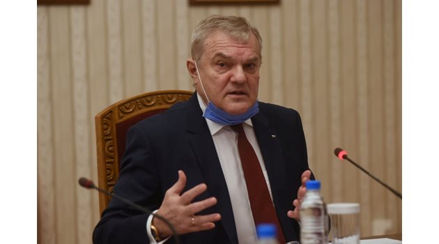 Лидерът на АБВ и бивш министър на вътрешните работи при тройната коалиция Румен Петков