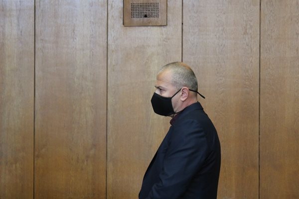 Обвиняемият Владимир Панайотов в съдебната зала
снимки:авторът