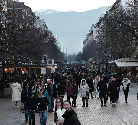 Наемите на магазините по булевард “Витоша” в столицата са се увеличили с нови 4% през миналата година, за да достигнат средно 54 евро за квадратен метър.



СНИМКА: “24 ЧАСА”