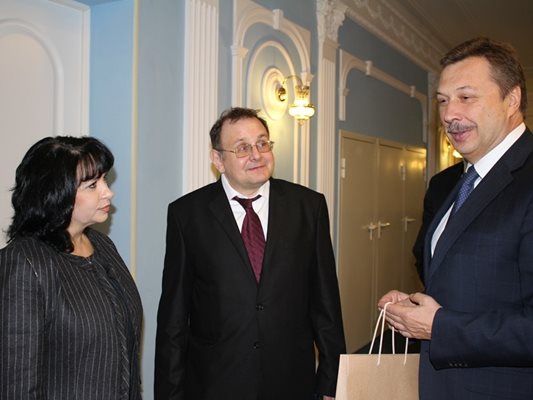 Министърът на енергетиката Теменужка Петкова и първият зам.-министър на правосъдието на Руската федерация Сергей Герасимов разговаряха в Москва за възобновяване на заседанията на междуведомствената комисия.