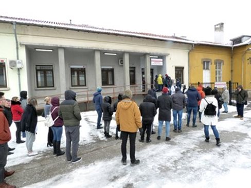Опашката от кръводарители се заформи след спешен призив на болница "Пирогов".