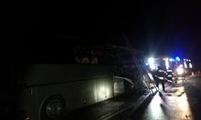 Пламна автобус с 51 пътници край бургаското село Маринка (Снимки)
