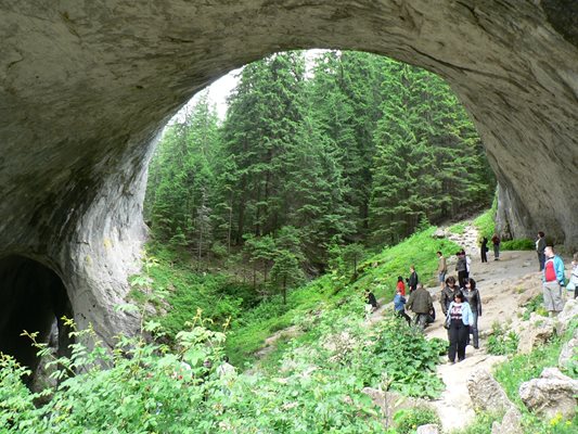 Природният феномен Чудните мостове е сред най-посещаваните обекти в Родопите.