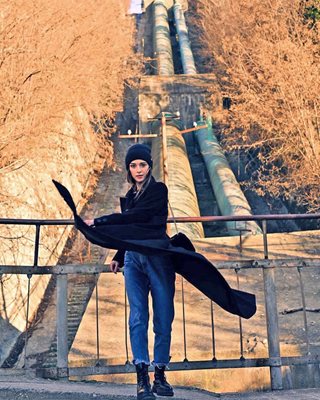 Фърцова с фотосесия на ВЕЦ-а над Асеновград
