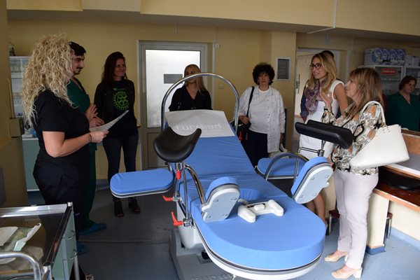 Електрически легла за родилки дариха ротарианци на болницата в Пазарджик