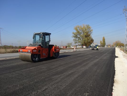 По новото платно остава да се нанесе износващият слой.